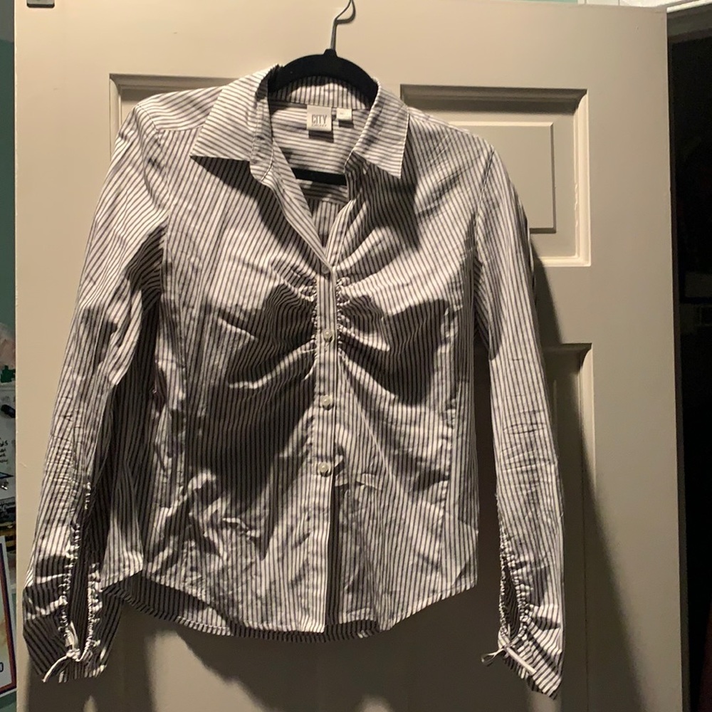 Button up shirt - Picture 1 of 6